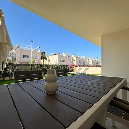 Mediterranean Gardens Apartment *